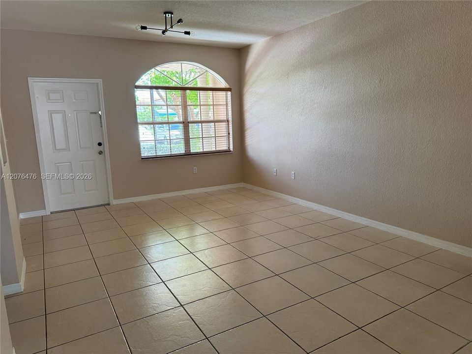 For Rent: $2,900 (3 beds, 2 baths, 1252 Square Feet)