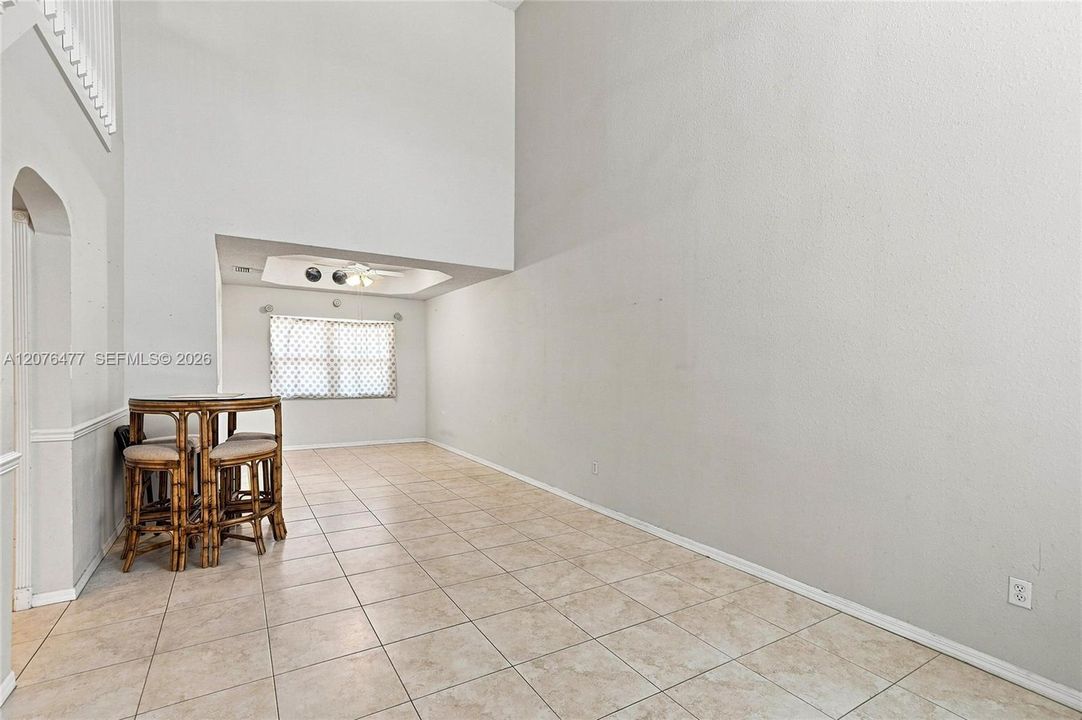На продажу: $595,000 (3 спален, 2 ванн, 1714 Квадратных фут)