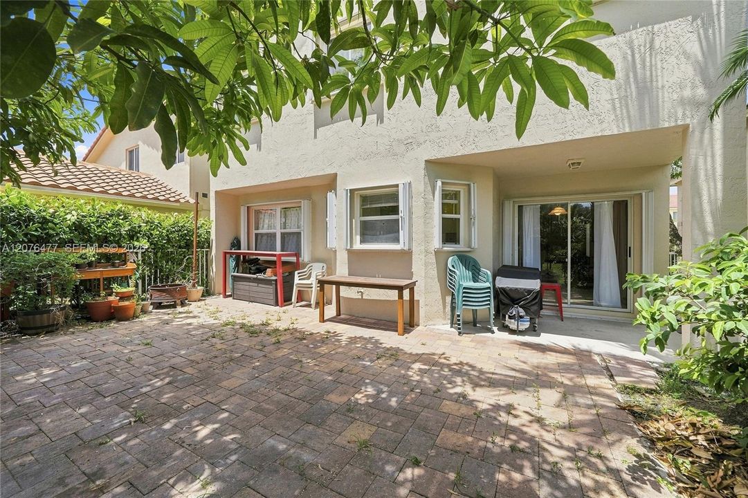 На продажу: $595,000 (3 спален, 2 ванн, 1714 Квадратных фут)