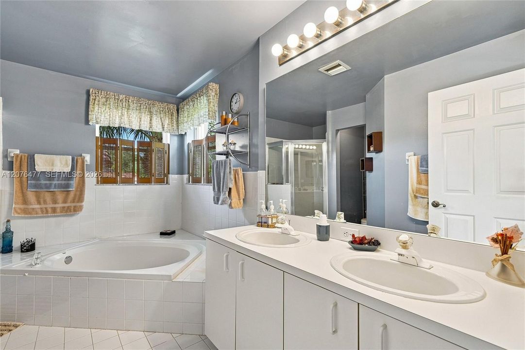 На продажу: $595,000 (3 спален, 2 ванн, 1714 Квадратных фут)