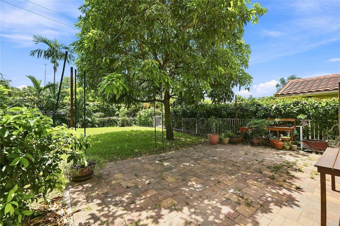 На продажу: $595,000 (3 спален, 2 ванн, 1714 Квадратных фут)