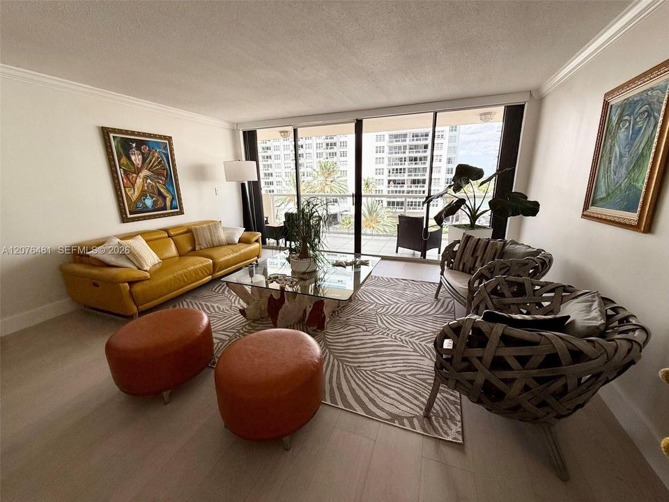 В аренду: $4,450 (2 спален, 2 ванн, 1310 Квадратных фут)