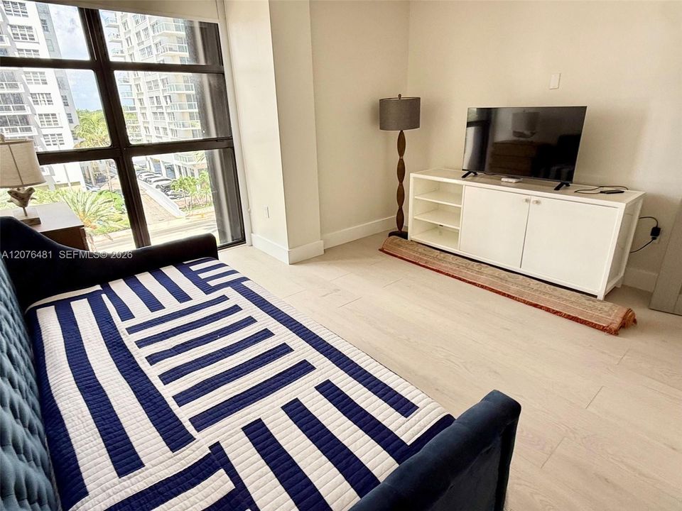 В аренду: $4,450 (2 спален, 2 ванн, 1310 Квадратных фут)