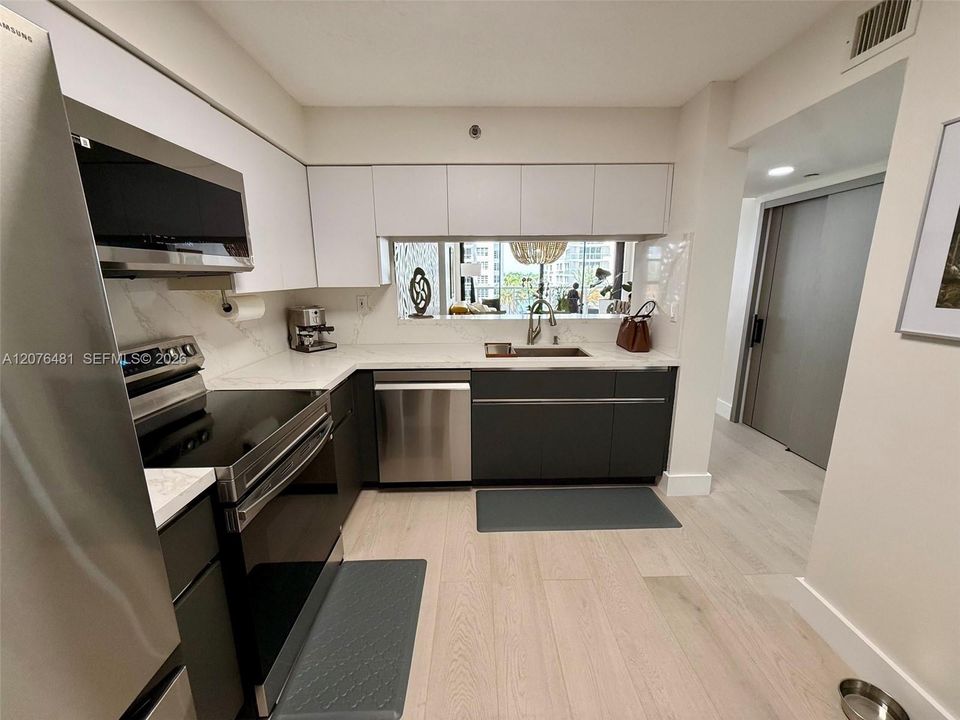В аренду: $4,450 (2 спален, 2 ванн, 1310 Квадратных фут)