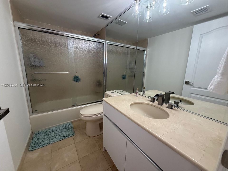В аренду: $4,450 (2 спален, 2 ванн, 1310 Квадратных фут)