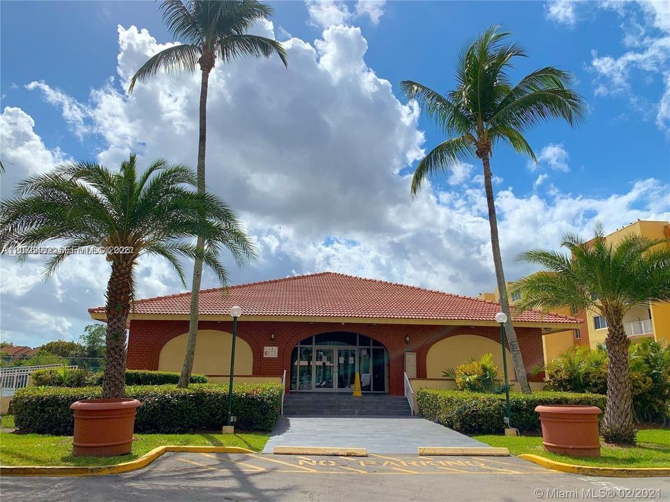 For Rent: $2,000 (1 beds, 1 baths, 870 Square Feet)