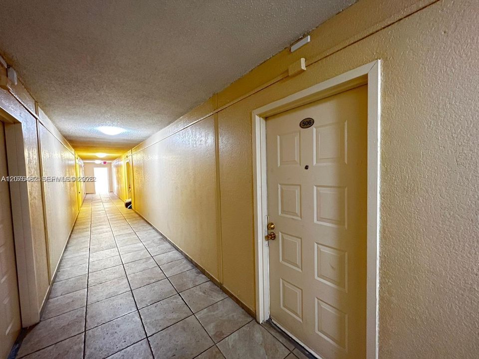 For Rent: $2,000 (1 beds, 1 baths, 870 Square Feet)