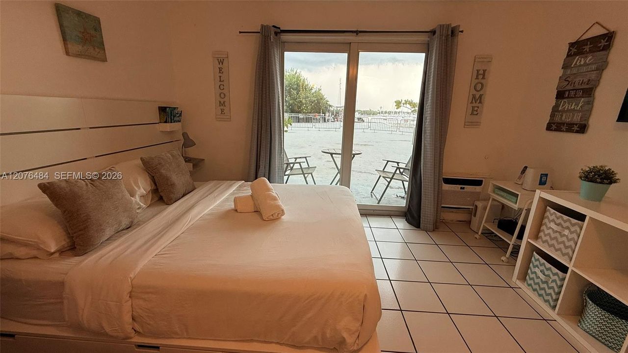 For Rent: $1,690 (0 beds, 1 baths, 410 Square Feet)