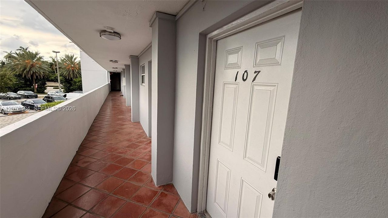 For Rent: $1,690 (0 beds, 1 baths, 410 Square Feet)