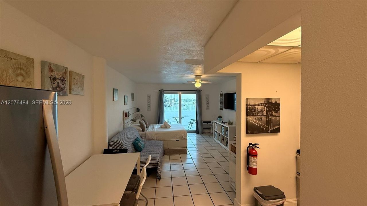 For Rent: $1,690 (0 beds, 1 baths, 410 Square Feet)