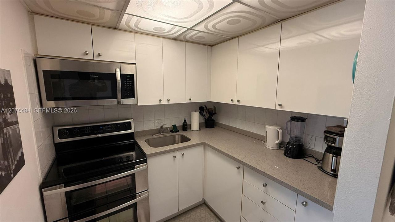 For Rent: $1,690 (0 beds, 1 baths, 410 Square Feet)