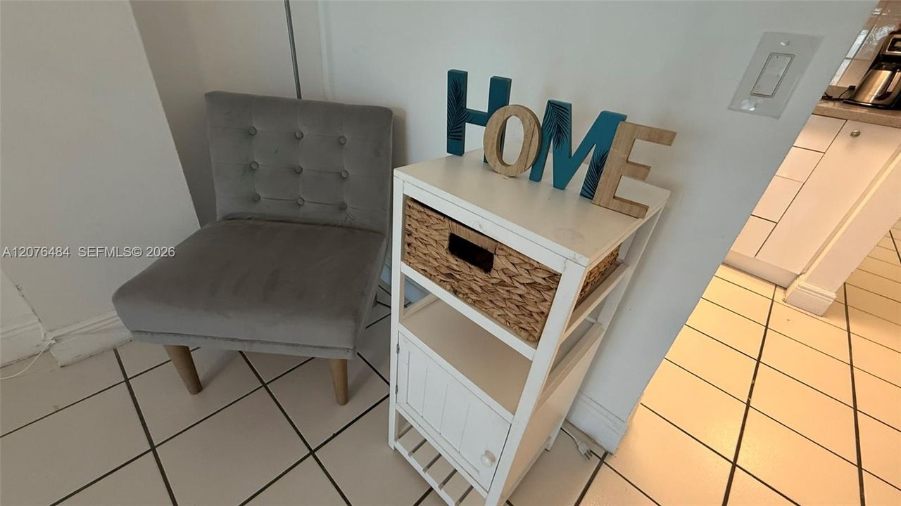 For Rent: $1,690 (0 beds, 1 baths, 410 Square Feet)