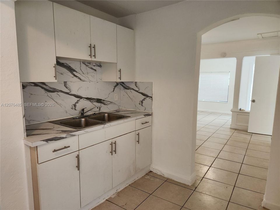 В аренду: $2,300 (3 спален, 1 ванн, 1052 Квадратных фут)