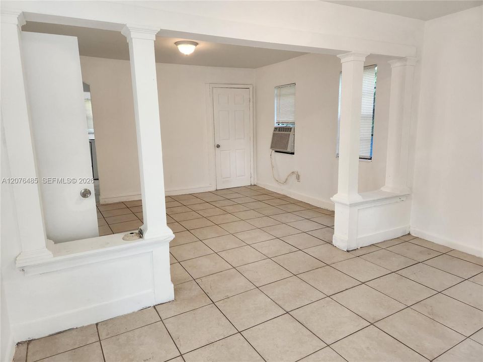 В аренду: $2,300 (3 спален, 1 ванн, 1052 Квадратных фут)