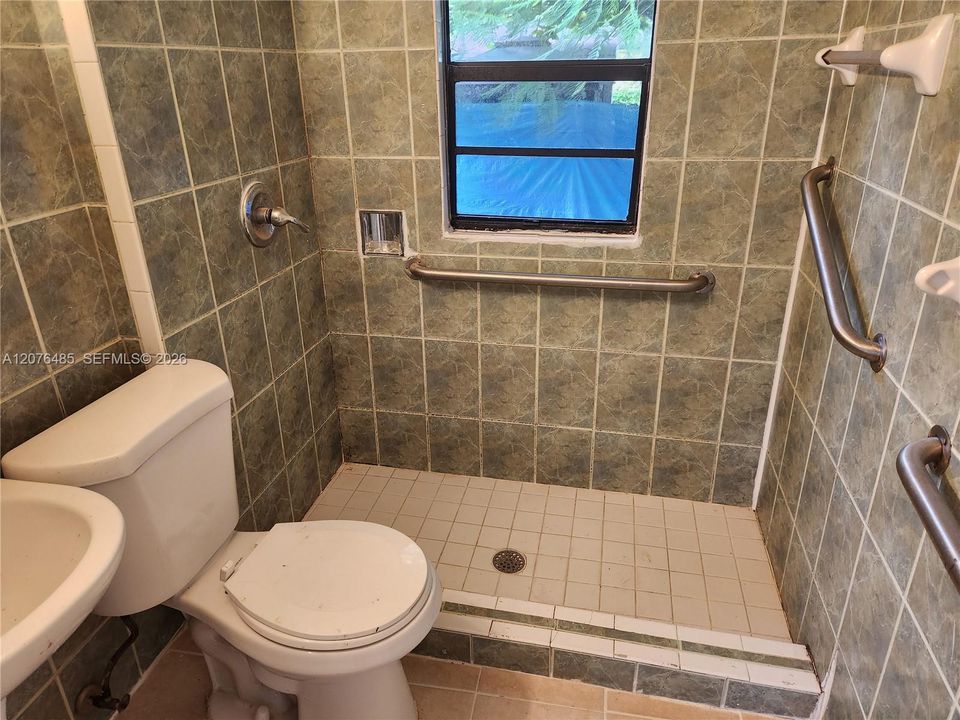 В аренду: $2,300 (3 спален, 1 ванн, 1052 Квадратных фут)