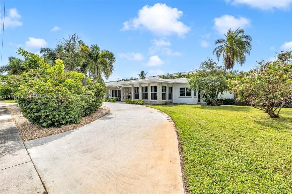 En Venta: $1,200,000 (4 camas, 3 baños, 2759 Pies cuadrados)