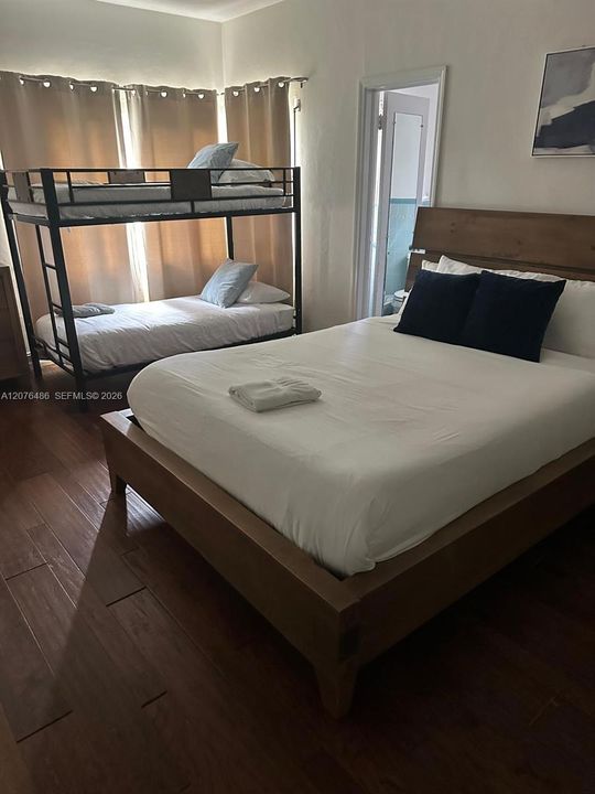 En Venta: $1,200,000 (4 camas, 3 baños, 2759 Pies cuadrados)