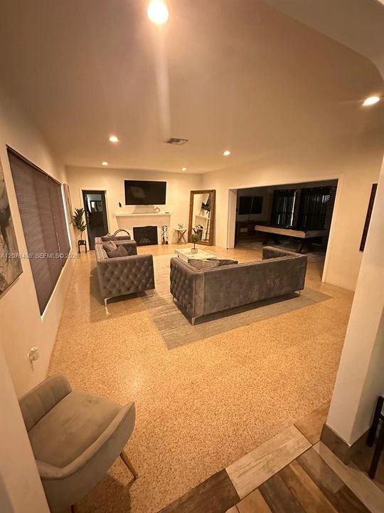 En Venta: $1,200,000 (4 camas, 3 baños, 2759 Pies cuadrados)