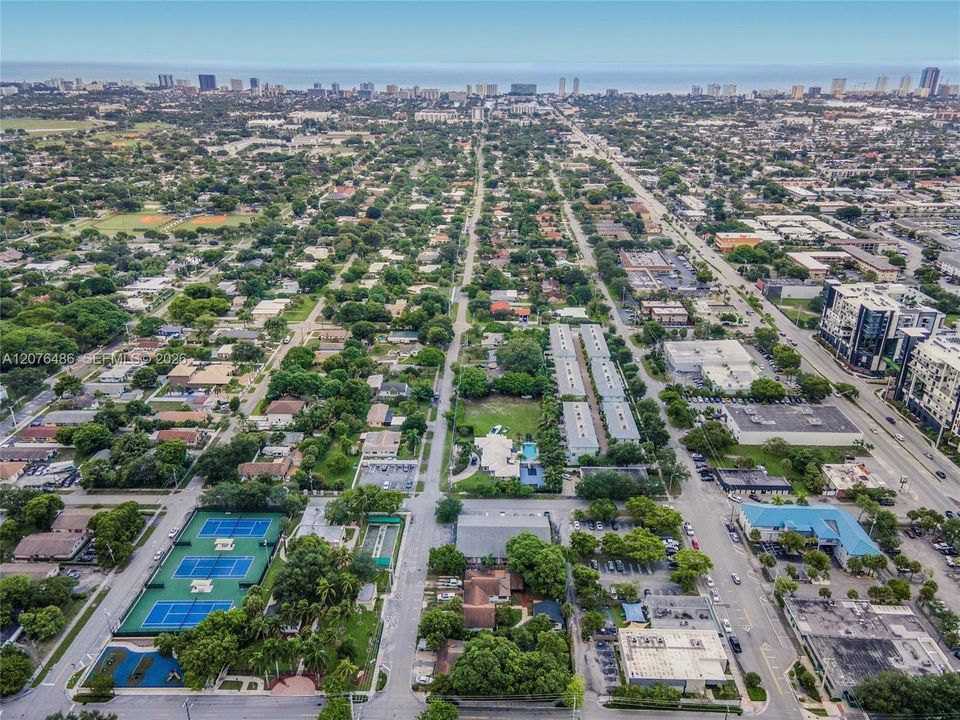En Venta: $1,200,000 (4 camas, 3 baños, 2759 Pies cuadrados)