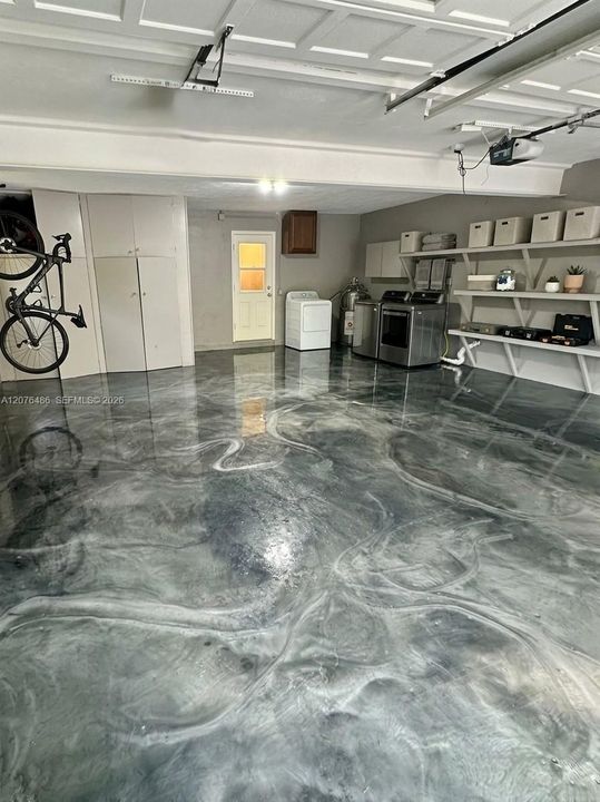 En Venta: $1,200,000 (4 camas, 3 baños, 2759 Pies cuadrados)
