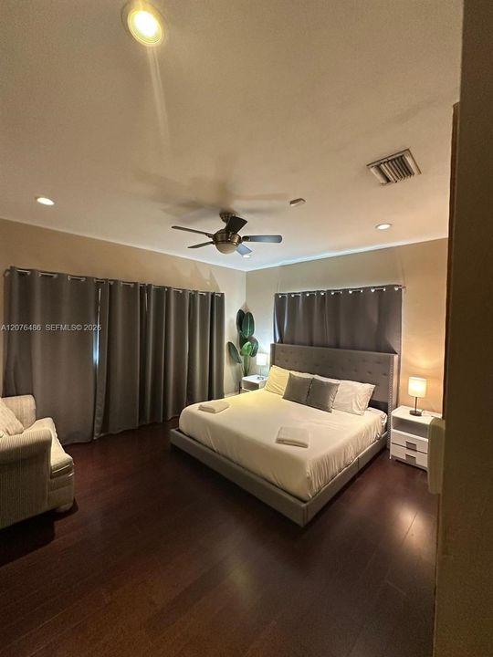 En Venta: $1,200,000 (4 camas, 3 baños, 2759 Pies cuadrados)