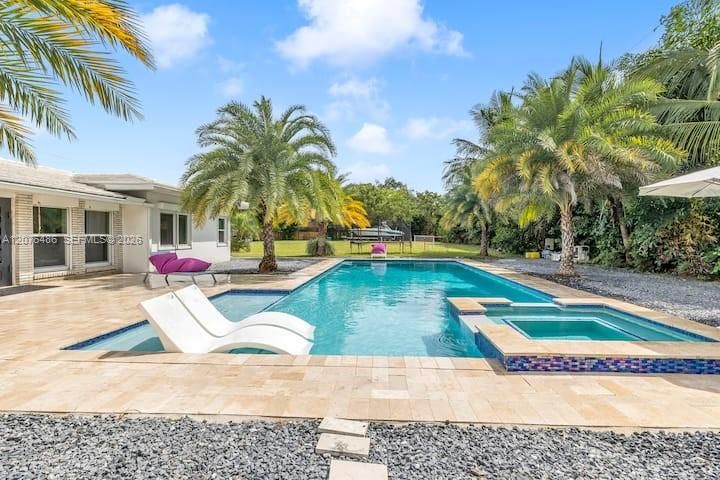 En Venta: $1,200,000 (4 camas, 3 baños, 2759 Pies cuadrados)