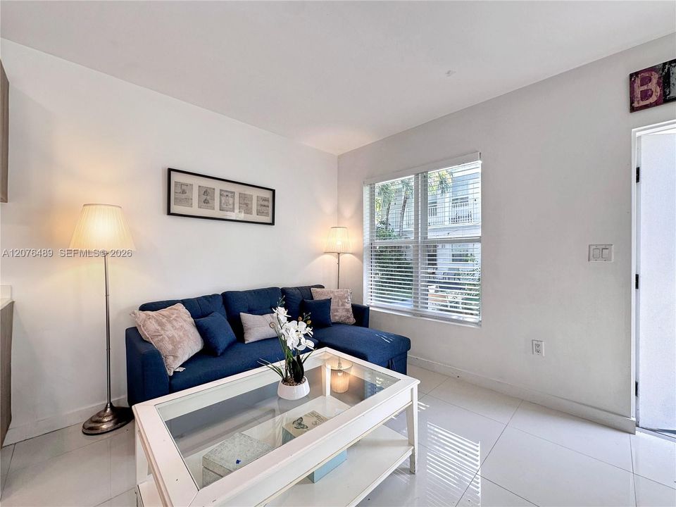 For Rent: $2,000 (1 beds, 1 baths, 475 Square Feet)