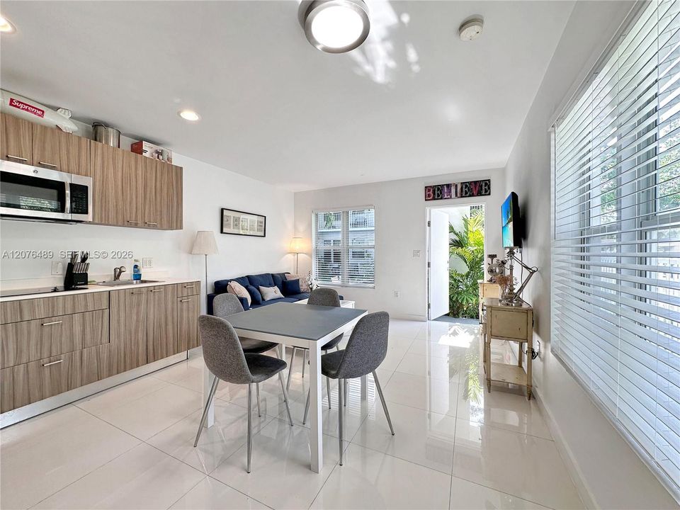 For Rent: $2,000 (1 beds, 1 baths, 475 Square Feet)