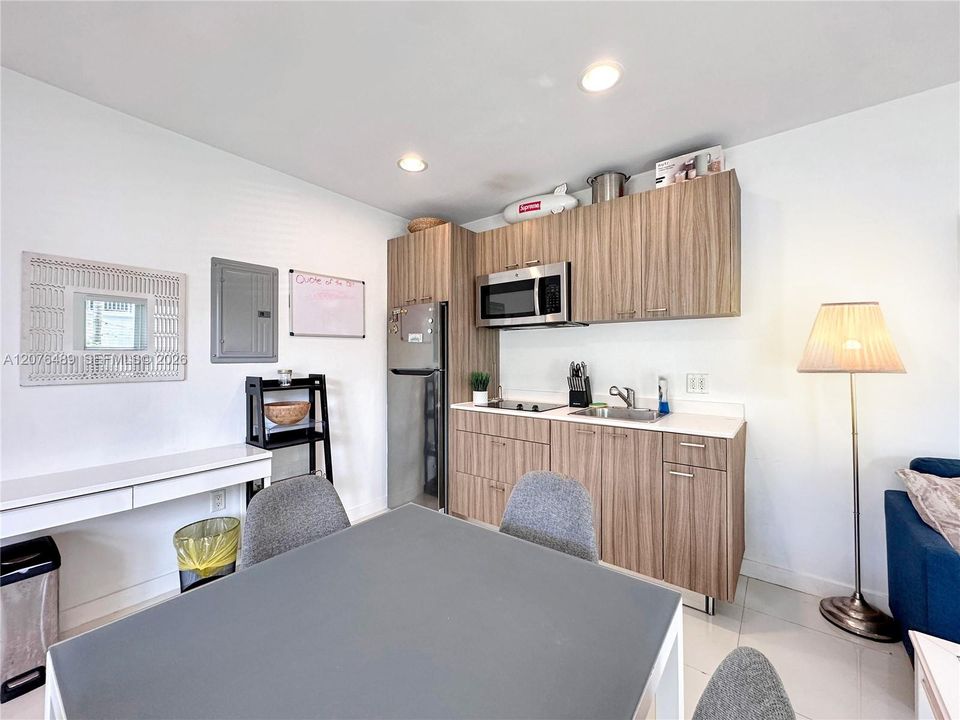 For Rent: $2,000 (1 beds, 1 baths, 475 Square Feet)