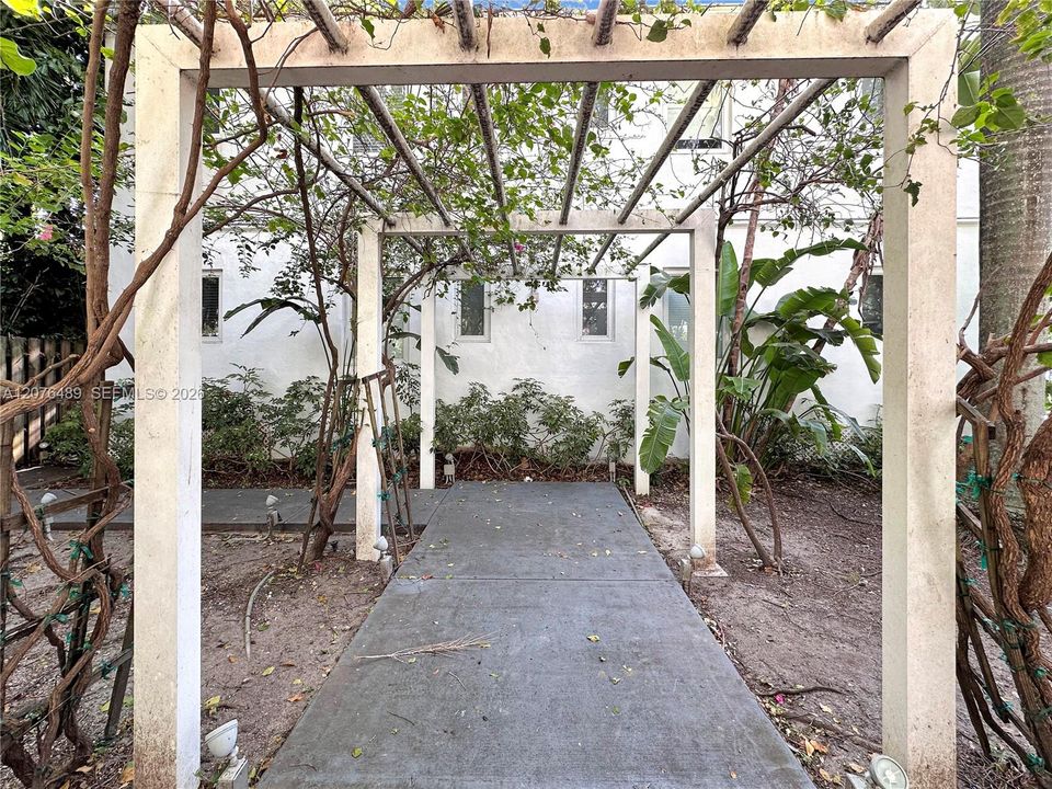 For Rent: $2,000 (1 beds, 1 baths, 475 Square Feet)