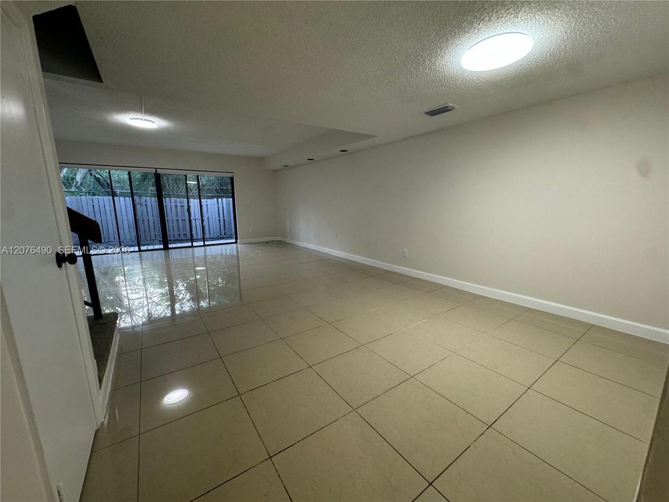 For Rent: $2,995 (3 beds, 2 baths, 1590 Square Feet)