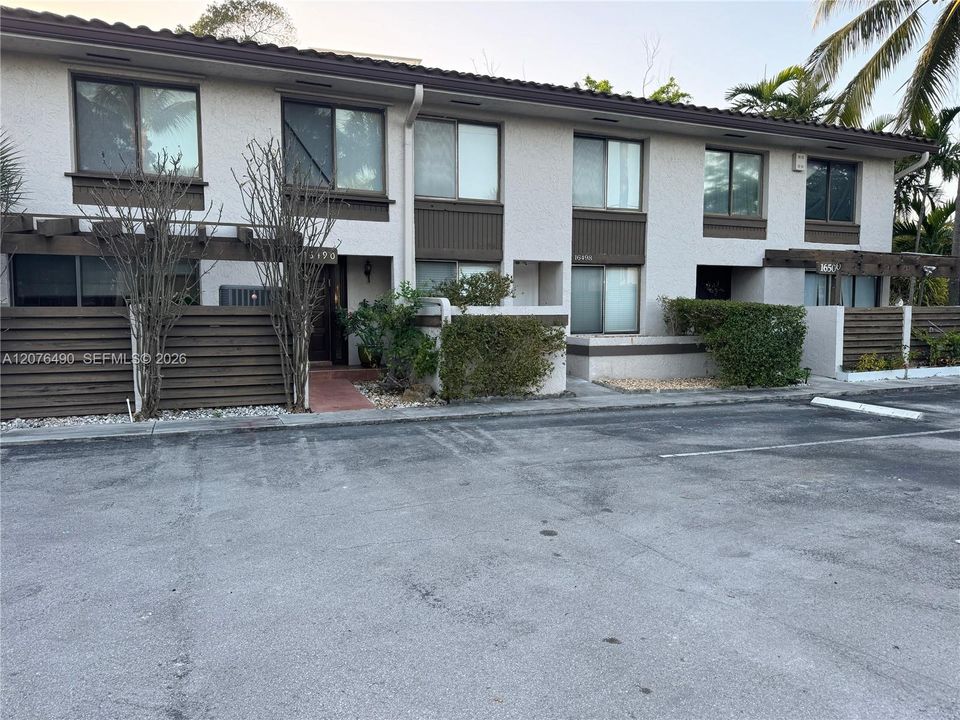 For Rent: $2,995 (3 beds, 2 baths, 1590 Square Feet)