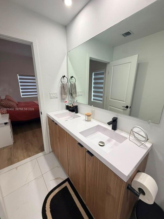 En Renta: $3,650 (5 camas, 3 baños, 1810 Pies cuadrados)