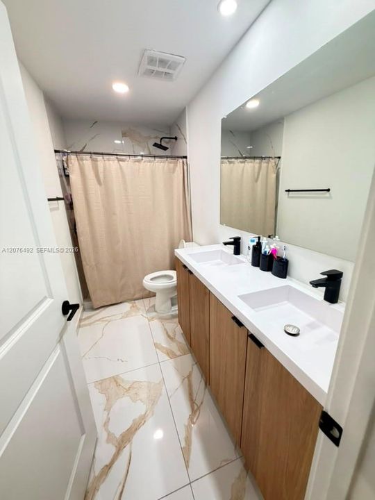 En Renta: $3,650 (5 camas, 3 baños, 1810 Pies cuadrados)