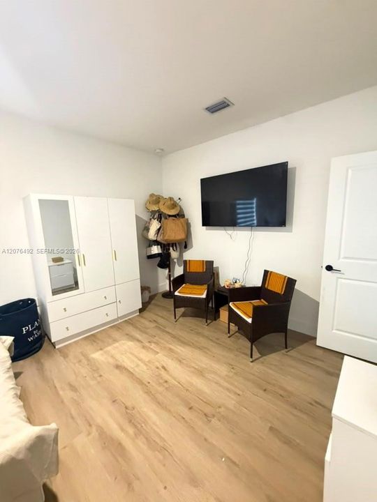 En Renta: $3,650 (5 camas, 3 baños, 1810 Pies cuadrados)