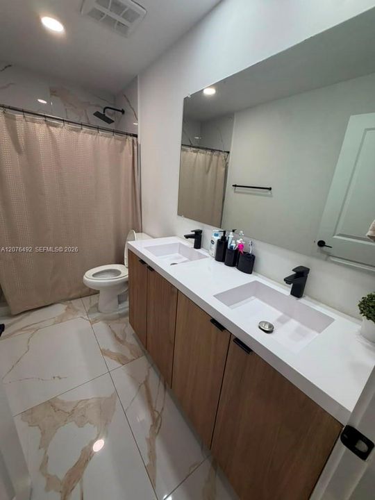 En Renta: $3,650 (5 camas, 3 baños, 1810 Pies cuadrados)