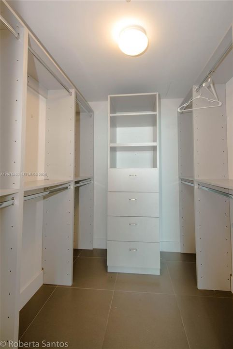 В аренду: $4,300 (2 спален, 2 ванн, 1203 Квадратных фут)