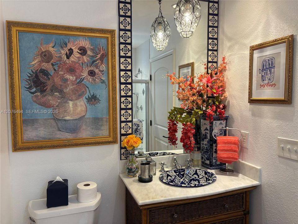 Guest Bath, upstairs