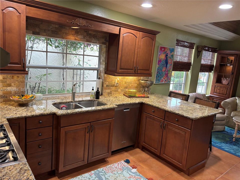For Rent: $7,500 (3 beds, 2 baths, 1831 Square Feet)