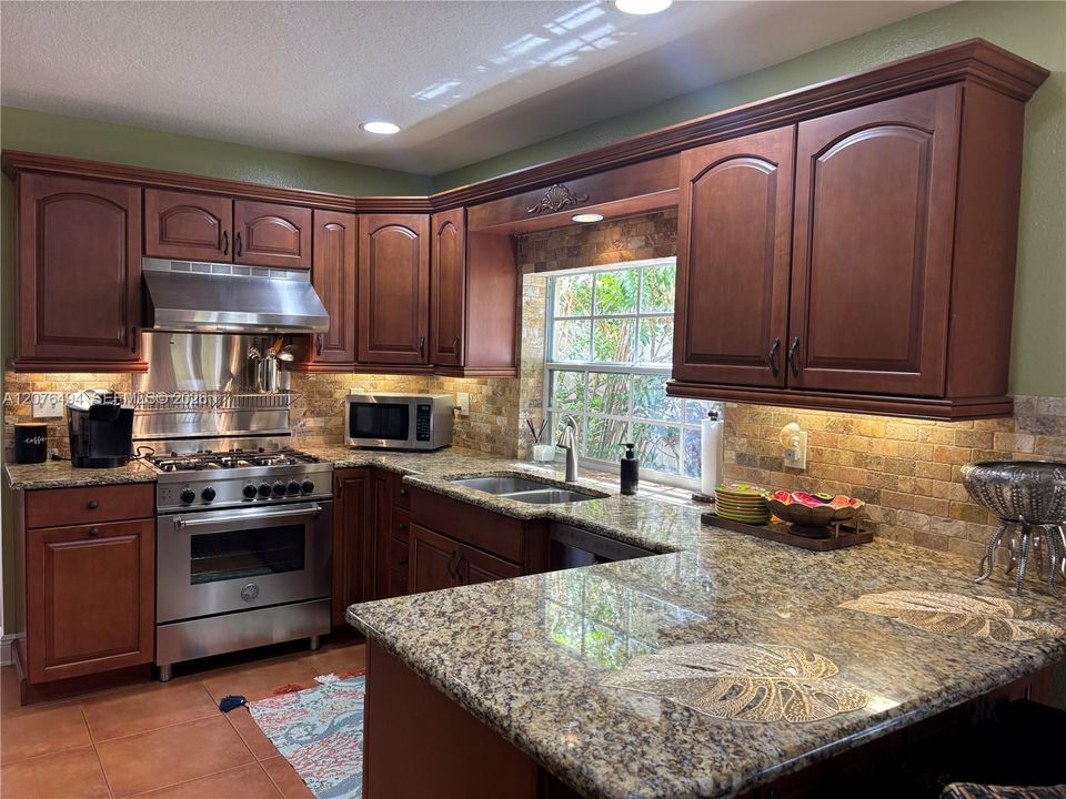 For Rent: $7,500 (3 beds, 2 baths, 1831 Square Feet)