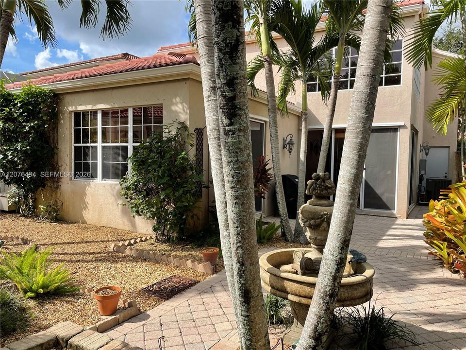 For Rent: $7,500 (3 beds, 2 baths, 1831 Square Feet)