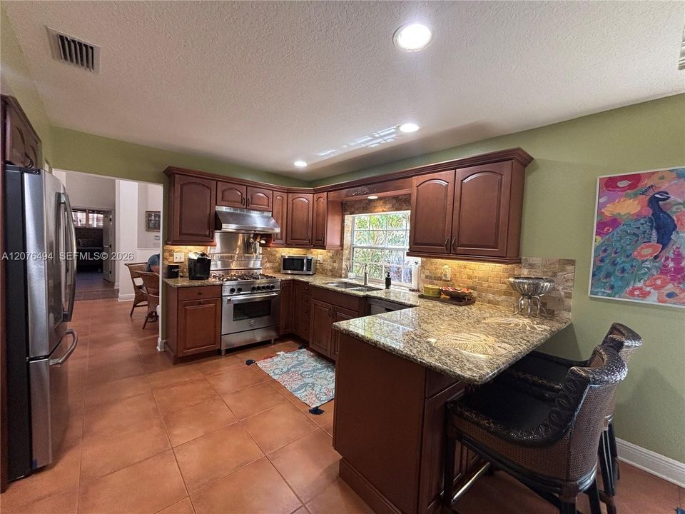 For Rent: $7,500 (3 beds, 2 baths, 1831 Square Feet)