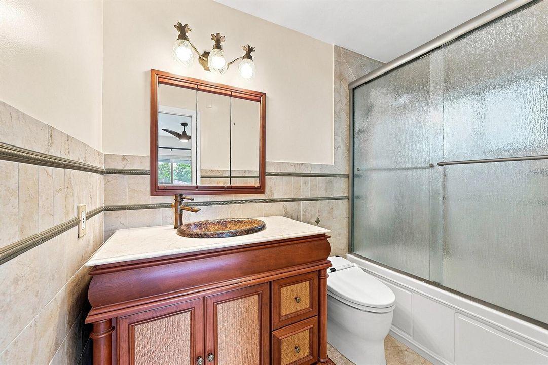 Primary En-Suite Bath