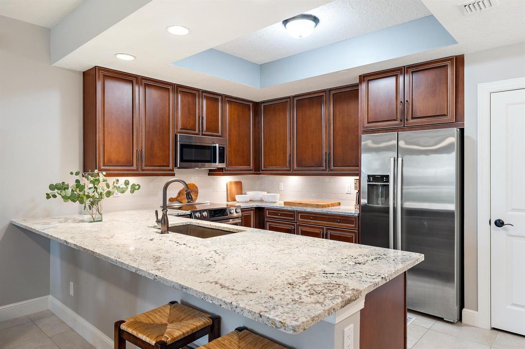 814 Bay Colony Dr S-3