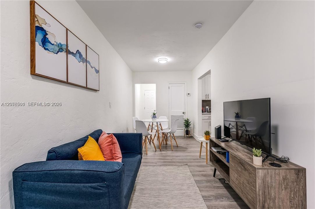 For Rent: $1,995 (2 beds, 1 baths, 990 Square Feet)
