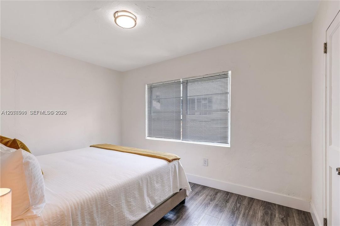 For Rent: $1,995 (2 beds, 1 baths, 990 Square Feet)