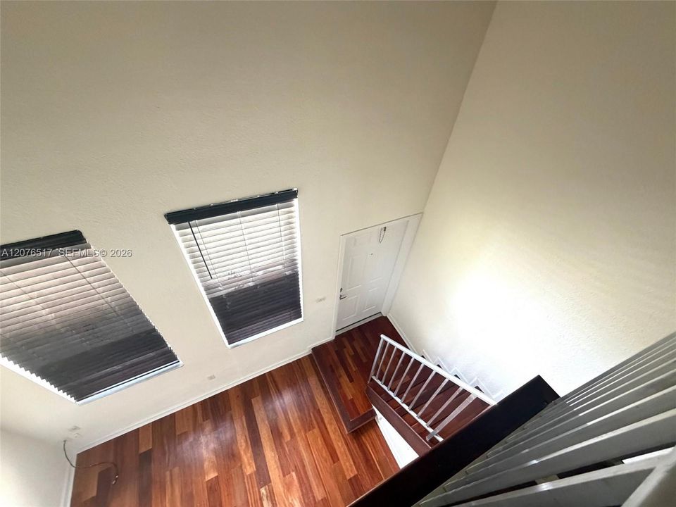 В аренду: $1,900 (1 спален, 1 ванн, 725 Квадратных фут)