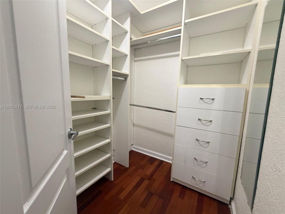 В аренду: $1,900 (1 спален, 1 ванн, 725 Квадратных фут)