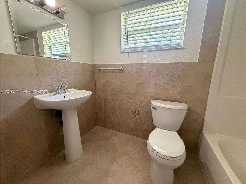 В аренду: $1,900 (1 спален, 1 ванн, 725 Квадратных фут)