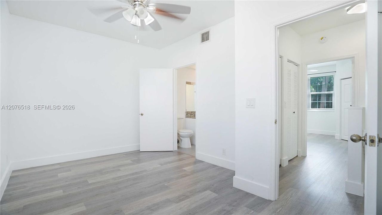 For Rent: $2,700 (2 beds, 1 baths, 969 Square Feet)